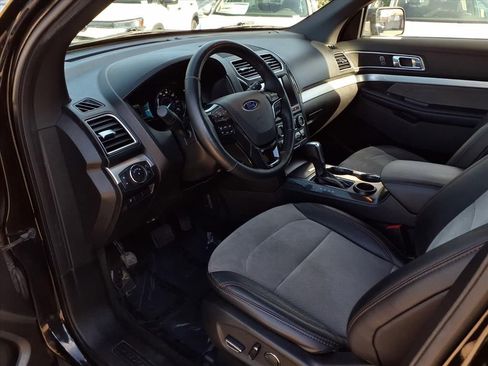 Used 2017 Ford Explorer XLT w/ Equipment Group 202A image 15