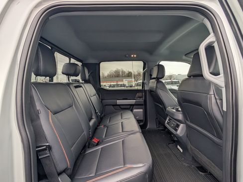 New 2026 Ford F250 Lariat w/ Black Appearance Package image 7