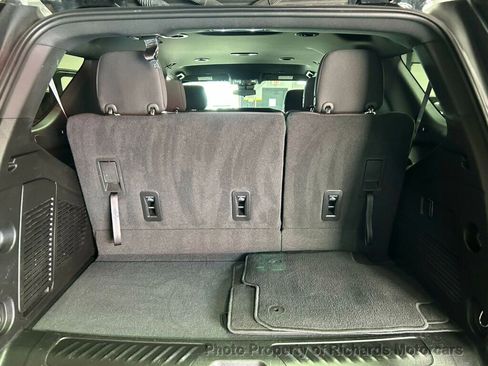 Used 2023 GMC Yukon SLE w/ Gmc Pro Safety Plus Package AWD/4WD image 17