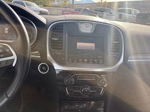 Used 2016 Chrysler 300 Limited image 10