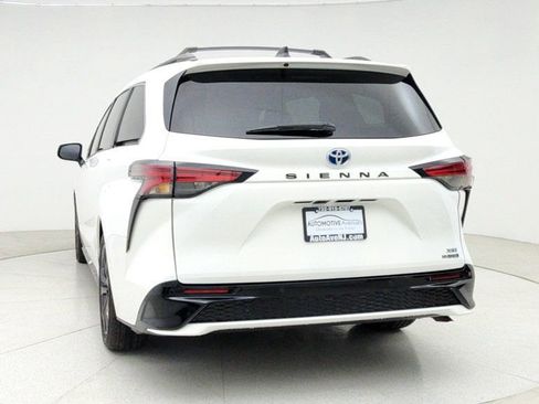 Used 2023 Toyota Sienna XSE image 6