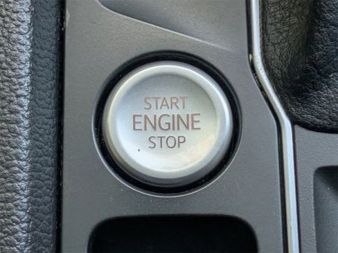 Used 2023 Volkswagen Atlas Cross Sport SE image 38