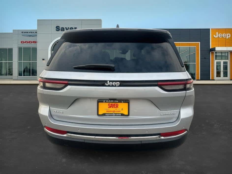 New 2025 Jeep Grand Cherokee Laredo X w/ Trailer Tow Package AWD/4WD image 4