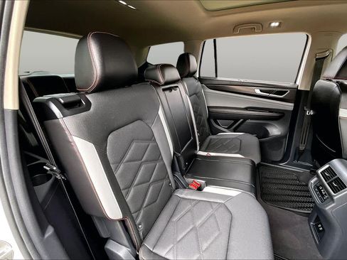 Used 2024 Volkswagen Atlas Peak Edition SE AWD/4WD image 20