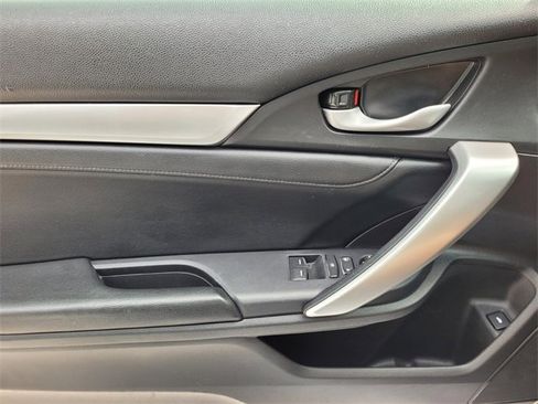 Used 2019 Honda Civic Touring image 21