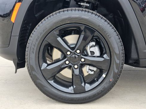 New 2025 Jeep Grand Cherokee L Limited image 12