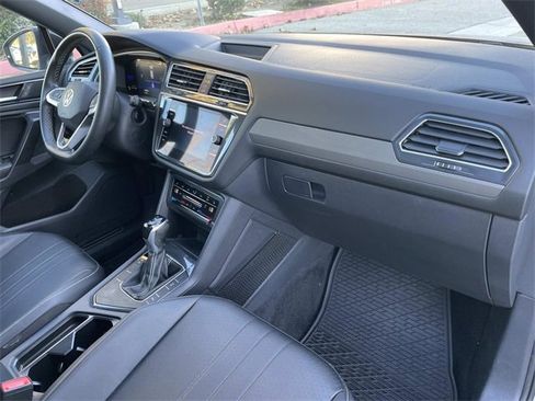Used 2023 Volkswagen Tiguan SE R-Line image 28