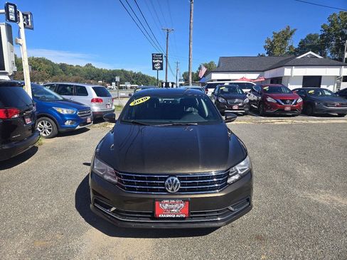 Used 2019 Volkswagen Passat 2.0T Wolfsburg FWD image 3
