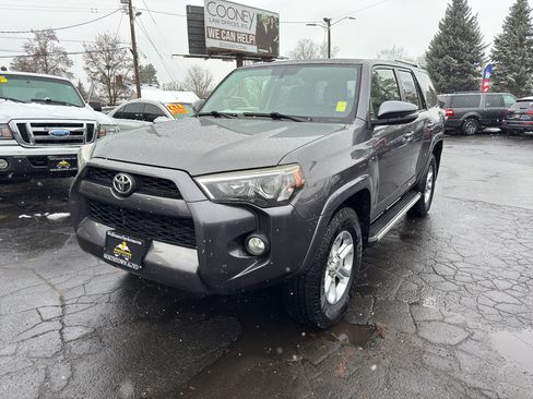 Used 2017 Toyota 4Runner SR5 image 2