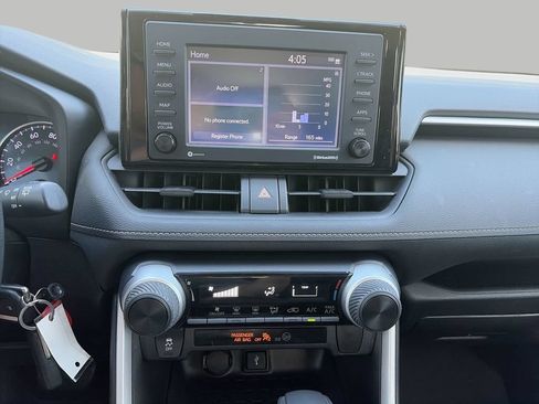 Used 2021 Toyota RAV4 LE FWD image 17