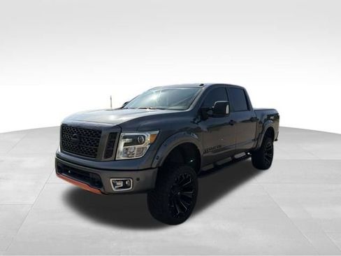 Used 2019 Nissan Titan PRO-4X w/ Pro-4x Convenience Package AWD/4WD image 8