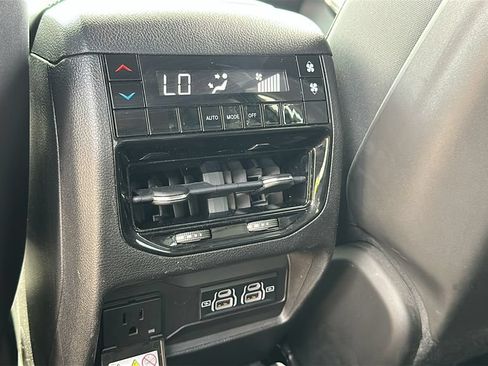Used 2022 Jeep Grand Cherokee L Laredo AWD/4WD image 25
