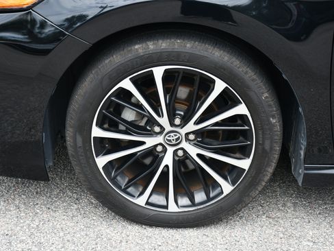 Used 2020 Toyota Camry SE FWD image 20