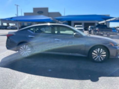 Used 2024 Nissan Altima 2.5 SV image 5