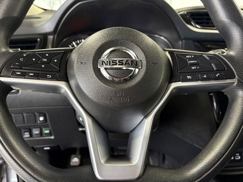 Used 2018 Nissan Rogue SV image 20