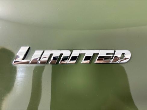 Used 2022 Toyota 4Runner Limited AWD/4WD image 32