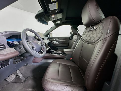 Used 2025 Ford Explorer Platinum w/ LUX Leather Package image 13