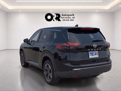 Used 2025 Nissan Rogue SV FWD image 4
