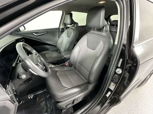 Used 2023 Kia Niro EX image 19