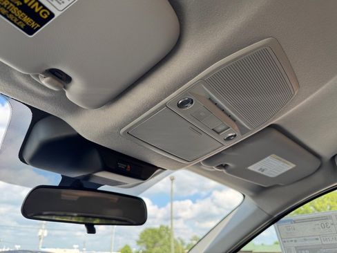 New 2025 Nissan Kicks SR image 25