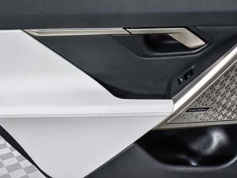 Used 2025 BMW i5 eDrive40i w/ Executive Package image 24