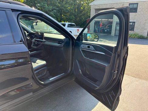 Used 2025 Ford Explorer ST-Line AWD/4WD image 17