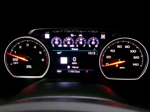 Used 2021 Chevrolet Suburban Premier w/ Premium Package image 9