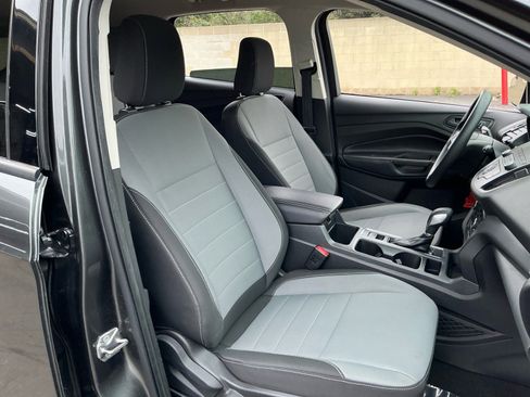 Used 2019 Ford Escape S image 21