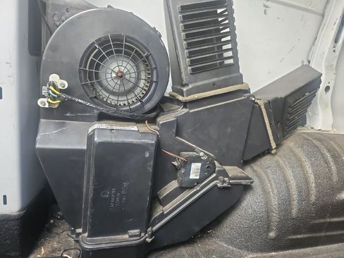 Used 2017 Chevrolet Express 2500 image 20