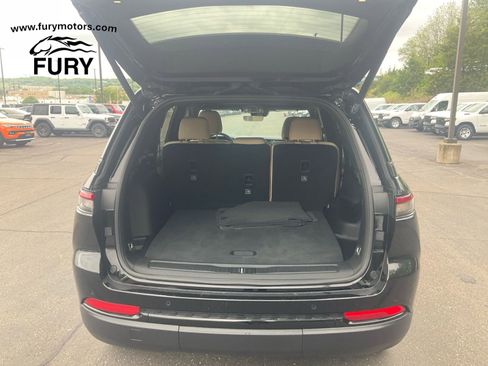 Used 2025 Jeep Grand Cherokee Limited w/ Black Appearance Package AWD/4WD image 29