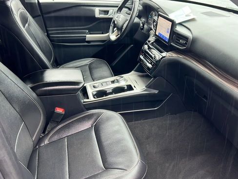 Used 2021 Ford Explorer Limited w/ Equipment Group 301A image 5