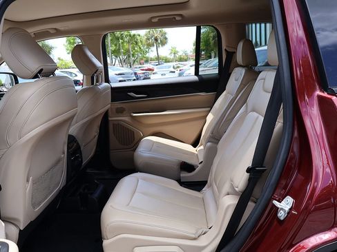 Used 2022 Jeep Grand Cherokee L Limited AWD/4WD image 38