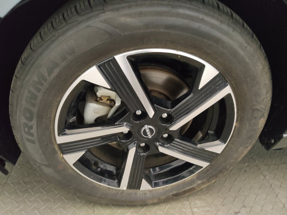 Used 2025 Nissan Sentra SV FWD image 31
