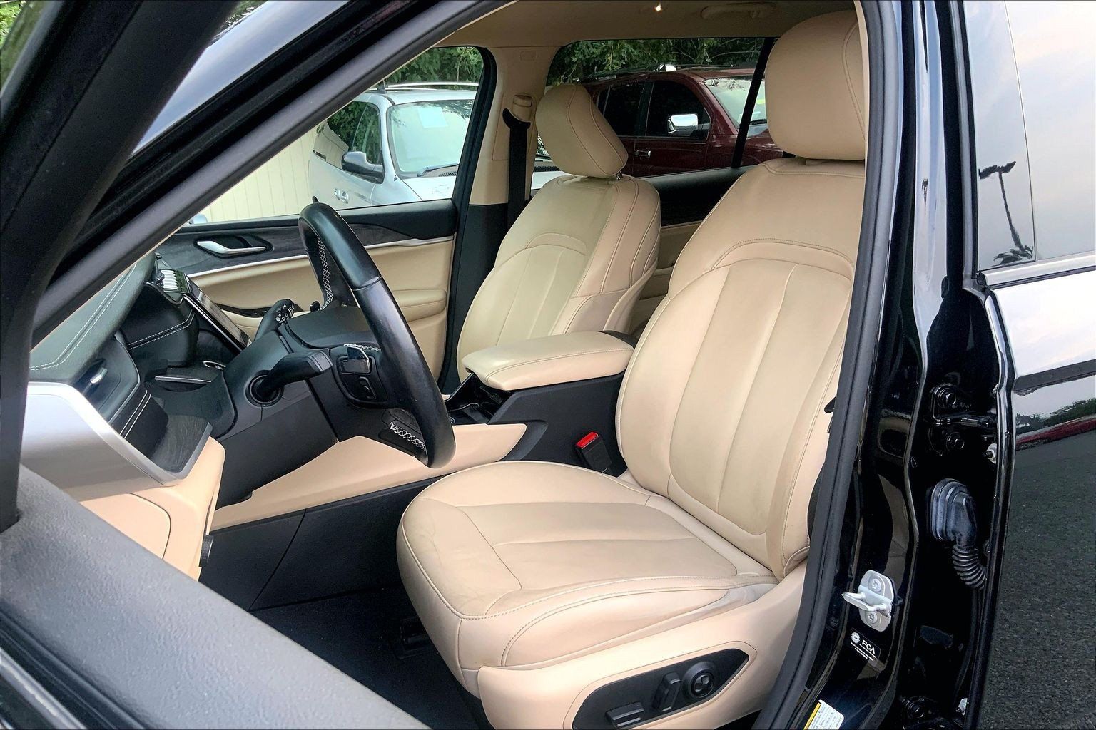 Used 2021 Jeep Grand Cherokee L Limited AWD/4WD image 26