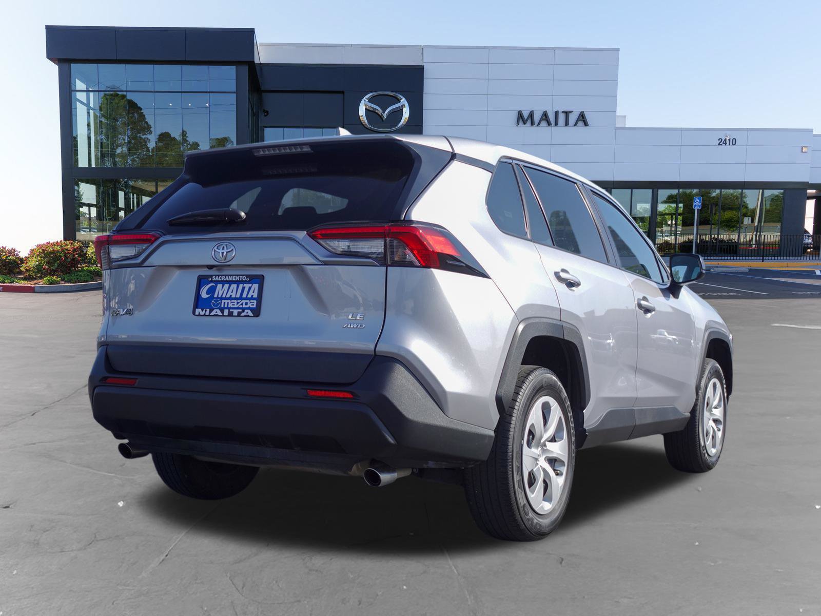 Used 2025 Toyota RAV4 LE AWD/4WD image 3