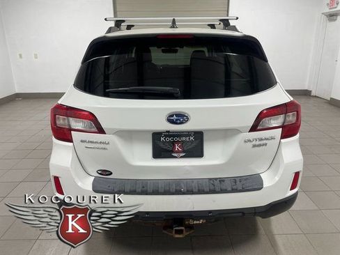 Used 2017 Subaru Outback 3.6R Touring w/ Popular Package #5A AWD/4WD image 5