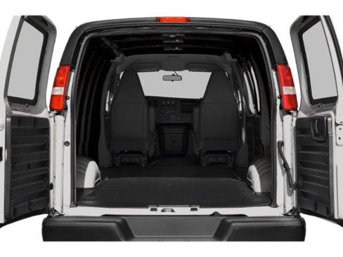 Used 2018 Chevrolet Express 2500 w/ Driver Convenience Package RWD image 12