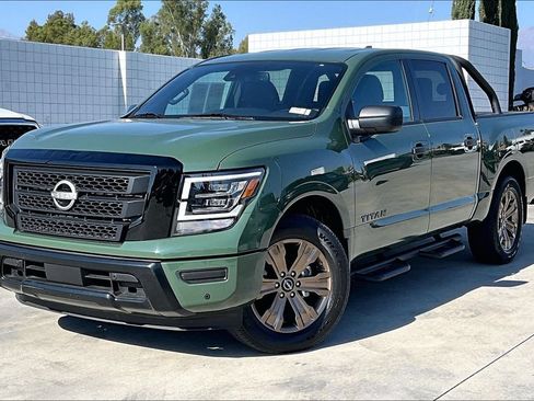 Used 2024 Nissan Titan SV w/ SV Bronze Edition Package RWD image 2