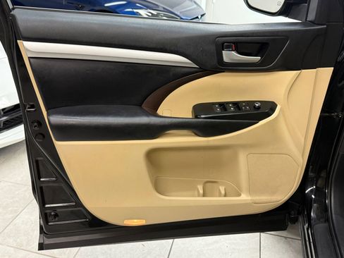 Used 2017 Toyota Highlander XLE image 17