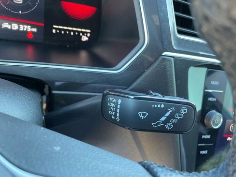 Used 2022 Volkswagen Tiguan SE R-Line image 16