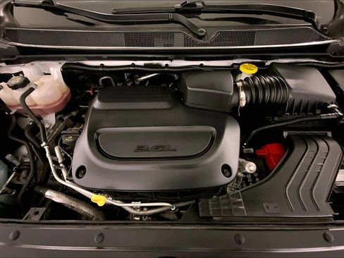 Used 2024 Chrysler Pacifica Touring-L FWD image 10