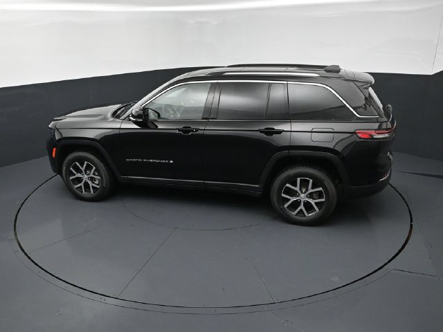 Used 2023 Jeep Grand Cherokee Limited w/ Trailer Tow Prep Group (B) AWD/4WD image 15