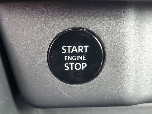Certified 2025 Nissan Rogue SV FWD image 29