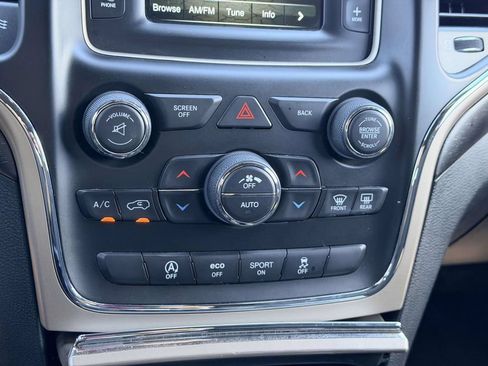 Used 2016 Jeep Grand Cherokee Laredo w/ Quick Order Package 23E AWD/4WD image 4