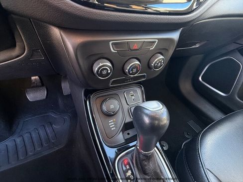 Used 2018 Jeep Compass Latitude AWD/4WD image 26