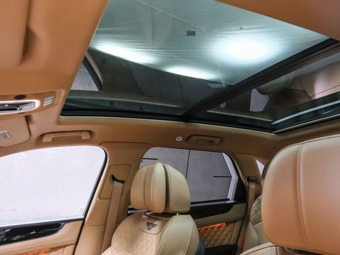 Used 2018 Bentley Bentayga AWD/4WD image 29
