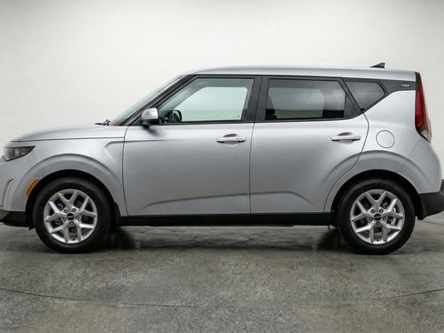 Used 2025 Kia Soul LX w/ LX Technology Package image 5