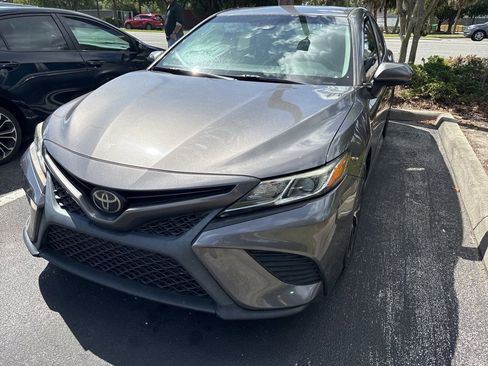 Used 2019 Toyota Camry SE FWD image 14