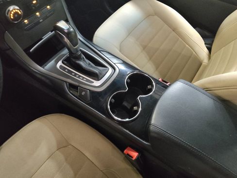 Used 2017 Ford Edge SE FWD image 26