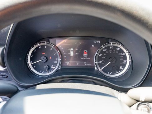 Used 2023 Toyota Highlander L image 12